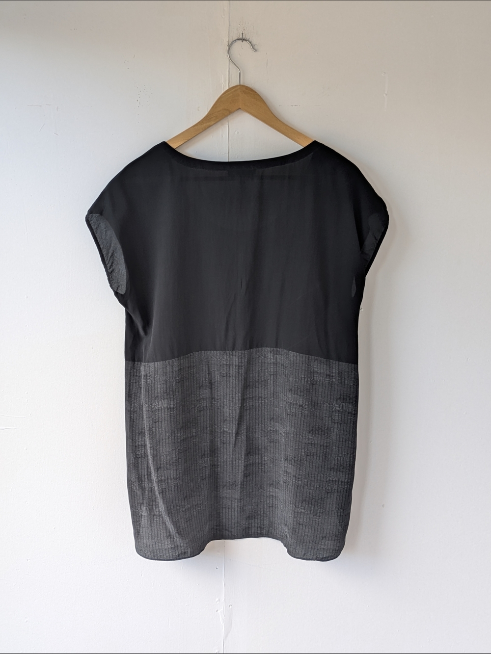 Eileen Fisher 100% Silk Sleeveless Black Gray Blouse Size Small - Picture 4 of 13